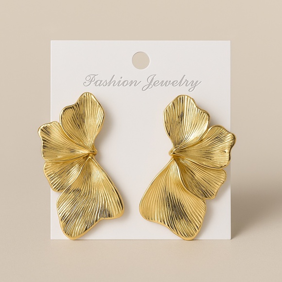 Gold leaf Earrings - Picture 1 of 1